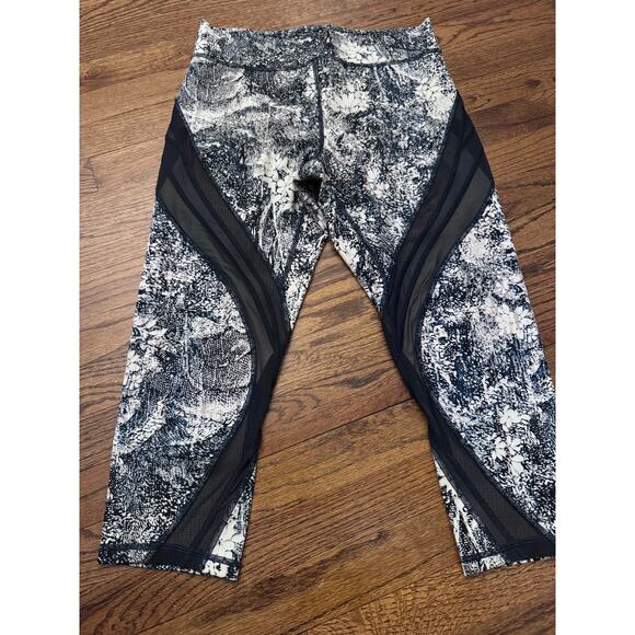 EUC Lululemon Never Still Crop *21" size 12 - Picture 6 of 10